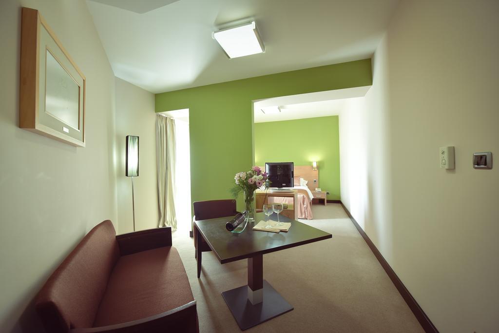 City Hotel Подгорица Стая снимка