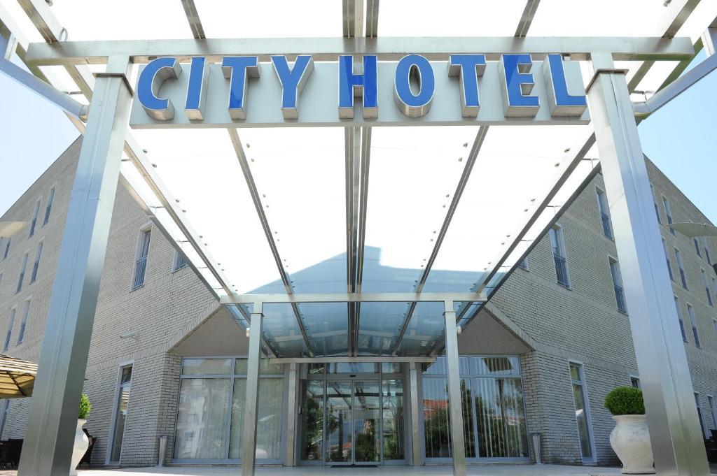 City Hotel Подгорица Екстериор снимка