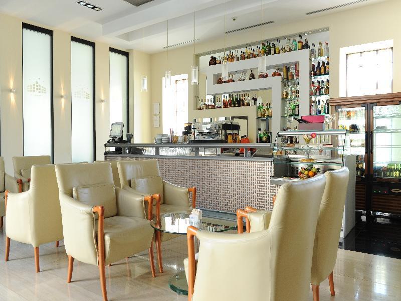 City Hotel Подгорица Екстериор снимка