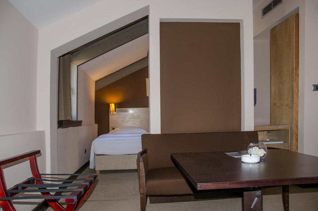 City Hotel Подгорица Стая снимка
