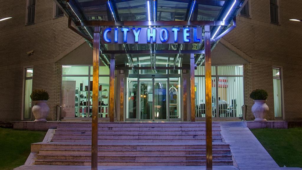 City Hotel Подгорица Екстериор снимка