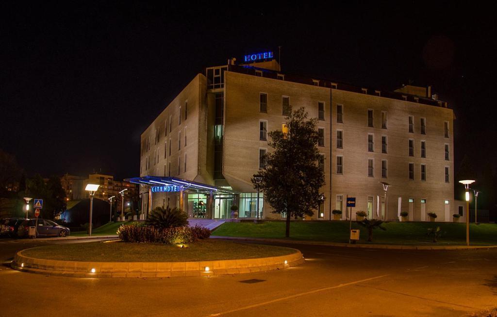 City Hotel Подгорица Екстериор снимка